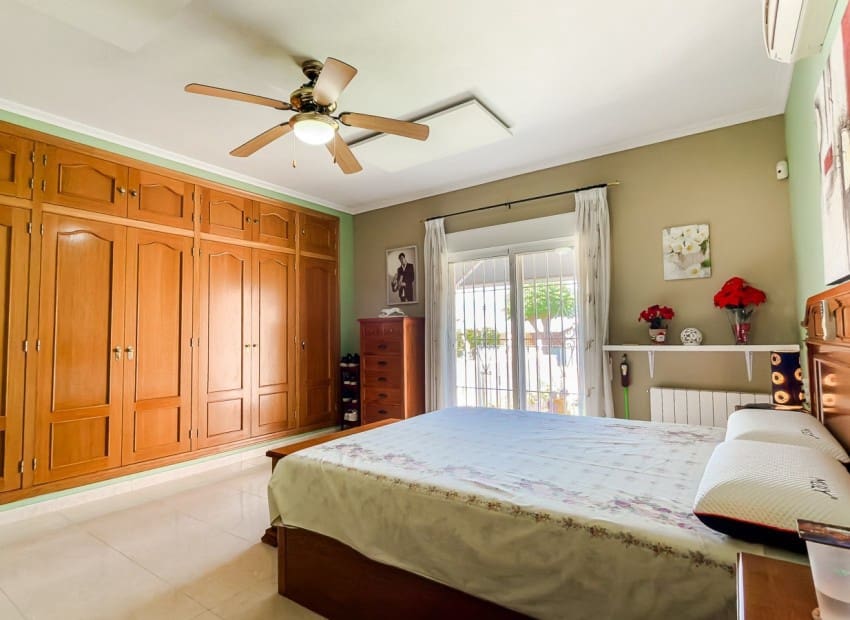 3 soverom Villa til salgs i Catral med svømmebasseng garasje - € 585 500 (Ref: 9994553)