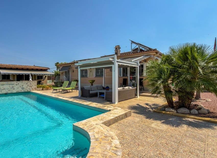3 bedroom Villa for sale in Catral with pool garage - € 499,500 (Ref: 9994553)