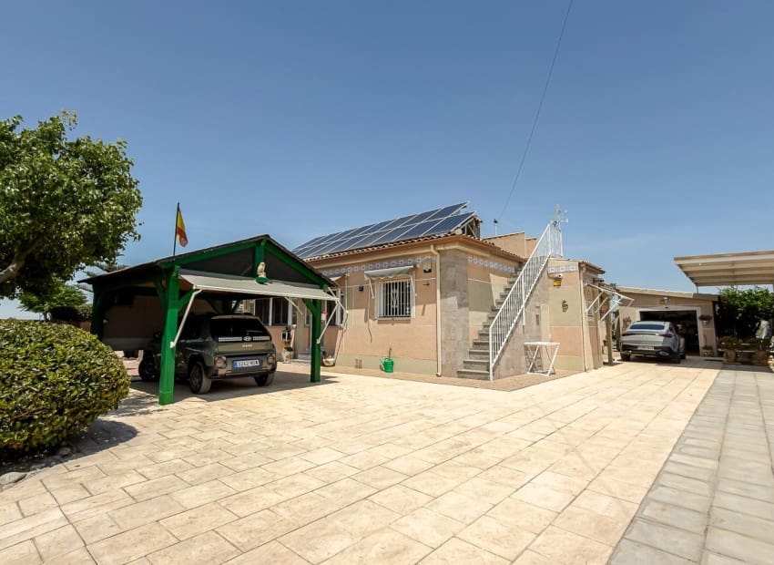 3 bedroom Villa for sale in Catral with pool garage - € 499,500 (Ref: 9994553)