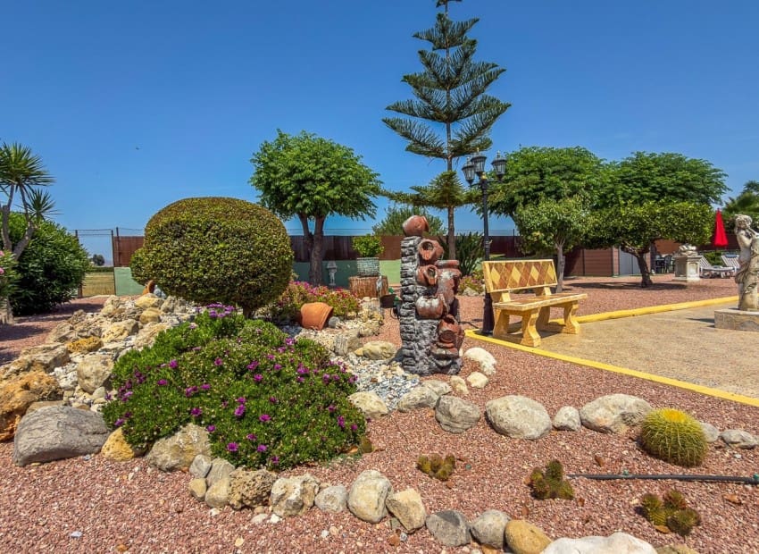 3 bedroom Villa for sale in Catral with pool garage - € 499,500 (Ref: 9994553)
