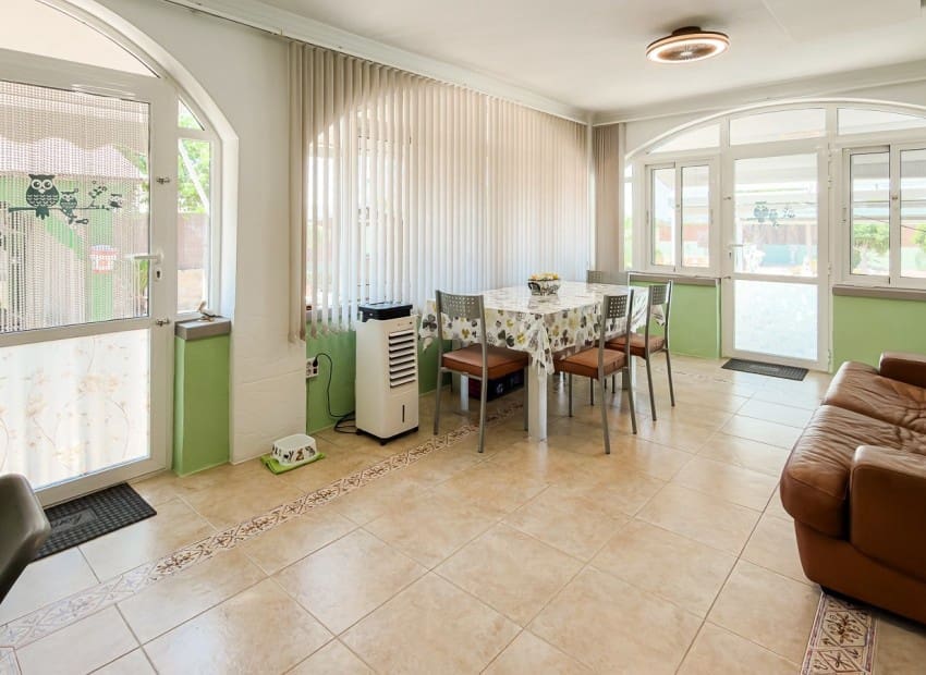 3 bedroom Villa for sale in Catral with pool garage - € 499,500 (Ref: 9994553)