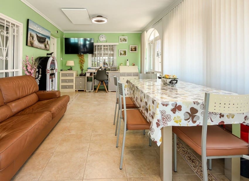 3 bedroom Villa for sale in Catral with pool garage - € 499,500 (Ref: 9994553)