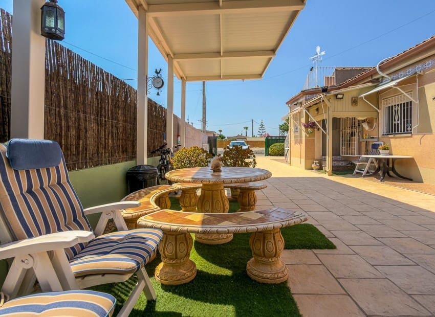 3 bedroom Villa for sale in Catral with pool garage - € 499,500 (Ref: 9994553)