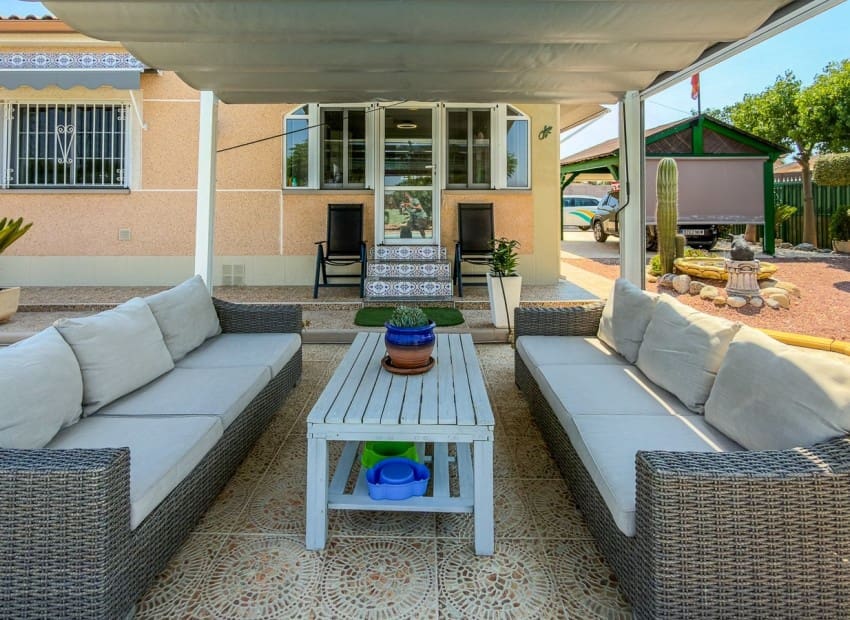 3 bedroom Villa for sale in Catral with pool garage - € 499,500 (Ref: 9994553)