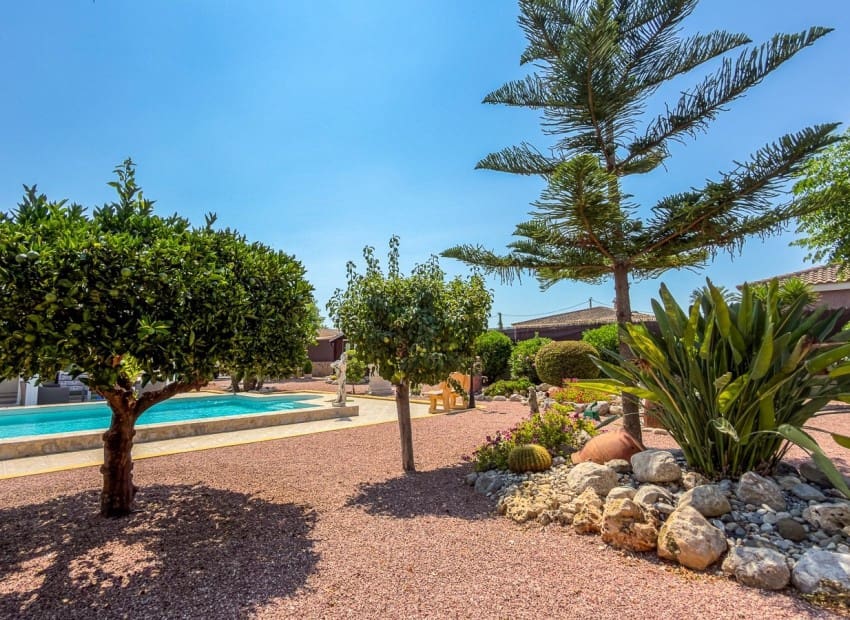 3 bedroom Villa for sale in Catral with pool garage - € 499,500 (Ref: 9994553)
