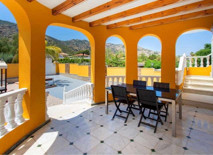 Chalet de 5 habitaciones en Orihuela en venta con piscina - 490.000 € (Ref: 9996181)