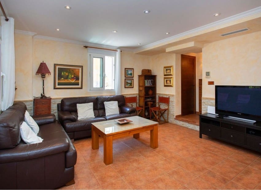 Chalet de 5 habitaciones en Orihuela en venta con piscina - 490.000 € (Ref: 9996181)
