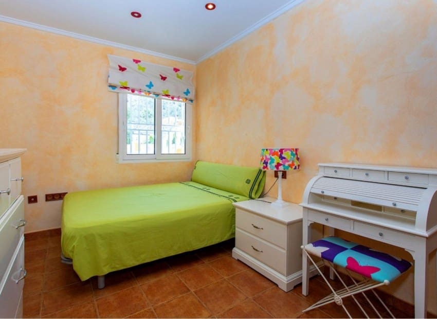 Chalet de 5 habitaciones en Orihuela en venta con piscina - 490.000 € (Ref: 9996181)