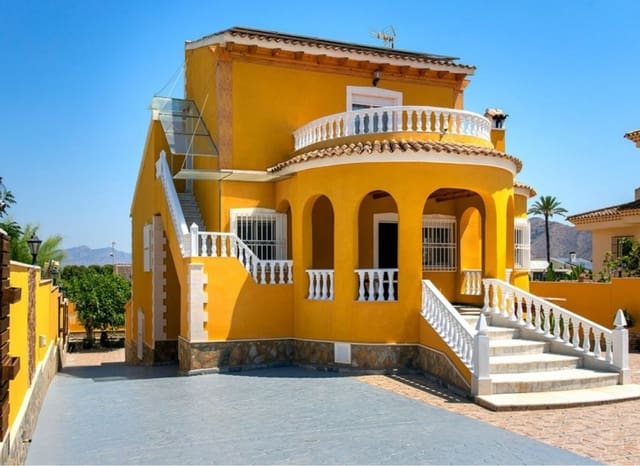 Chalet de 5 habitaciones en Orihuela ciudad, Orihuela en venta con piscina - 490.000 € (Ref: 9996181)