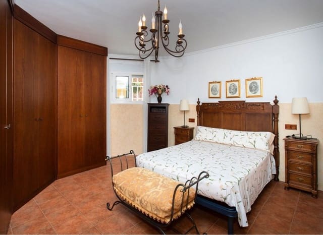 Chalet de 5 habitaciones en Orihuela ciudad, Orihuela en venta con piscina - 490.000 € (Ref: 9996181)