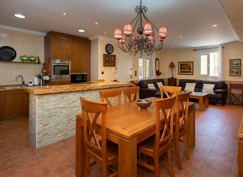 Chalet de 5 habitaciones en Orihuela en venta con piscina - 490.000 € (Ref: 9996181)