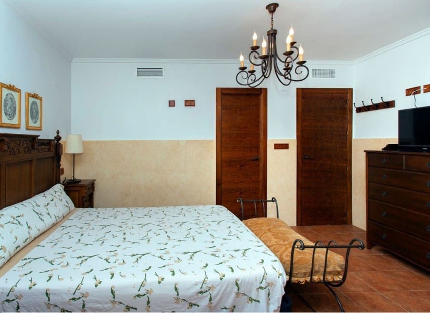 Chalet de 5 habitaciones en Orihuela en venta con piscina - 490.000 € (Ref: 9996181)