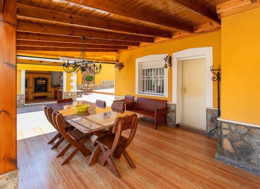 Chalet de 5 habitaciones en Orihuela en venta con piscina - 490.000 € (Ref: 9996181)