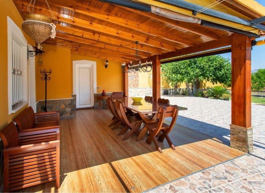 Chalet de 5 habitaciones en Orihuela en venta con piscina - 490.000 € (Ref: 9996181)