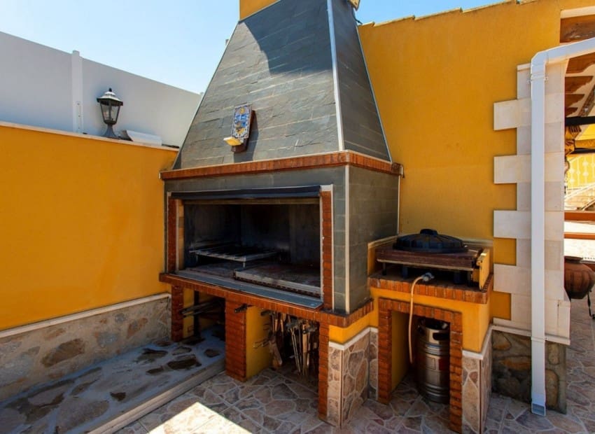 Chalet de 5 habitaciones en Orihuela en venta con piscina - 490.000 € (Ref: 9996181)