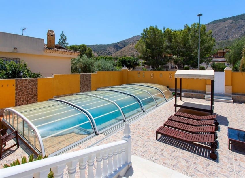 Chalet de 5 habitaciones en Orihuela en venta con piscina - 490.000 € (Ref: 9996181)