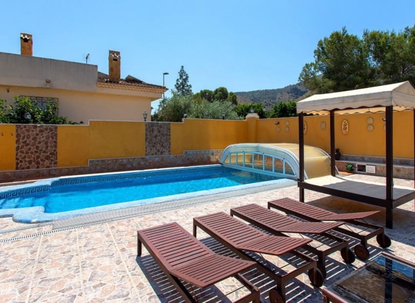 Chalet de 5 habitaciones en Orihuela en venta con piscina - 490.000 € (Ref: 9996181)