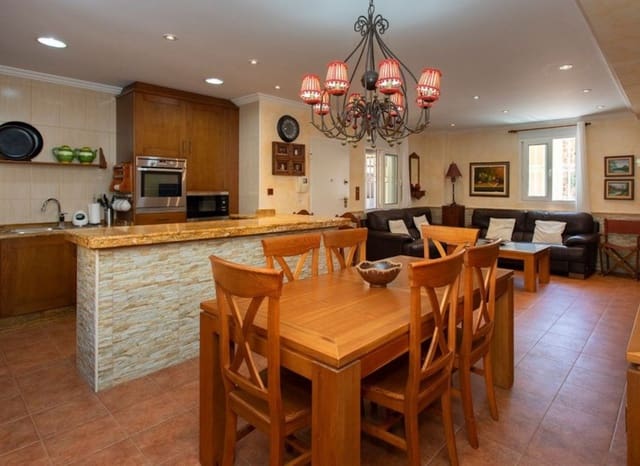 Chalet de 5 habitaciones en Orihuela ciudad, Orihuela en venta con piscina - 490.000 € (Ref: 9996181)