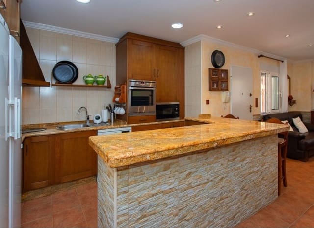 Chalet de 5 habitaciones en Orihuela ciudad, Orihuela en venta con piscina - 490.000 € (Ref: 9996181)