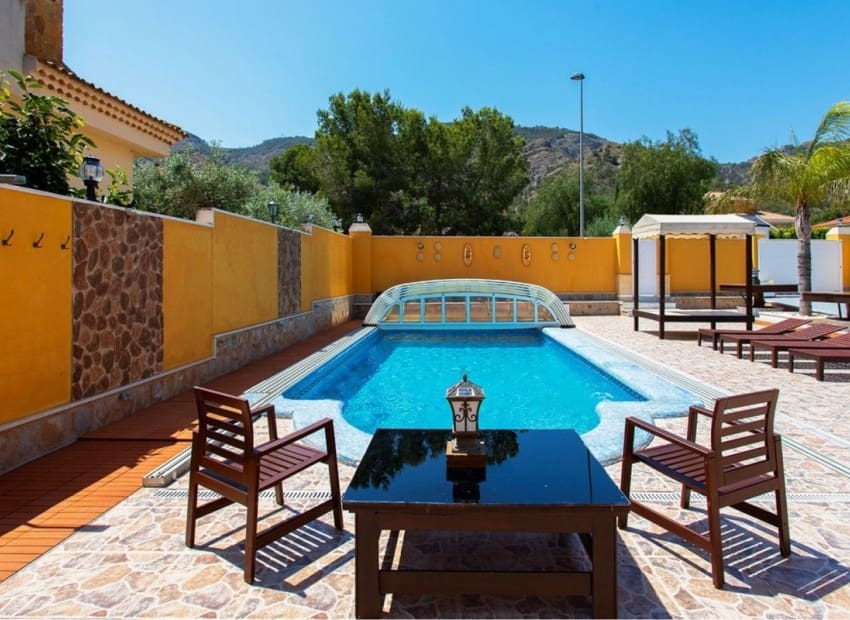 Chalet de 5 habitaciones en Orihuela en venta con piscina - 490.000 € (Ref: 9996181)