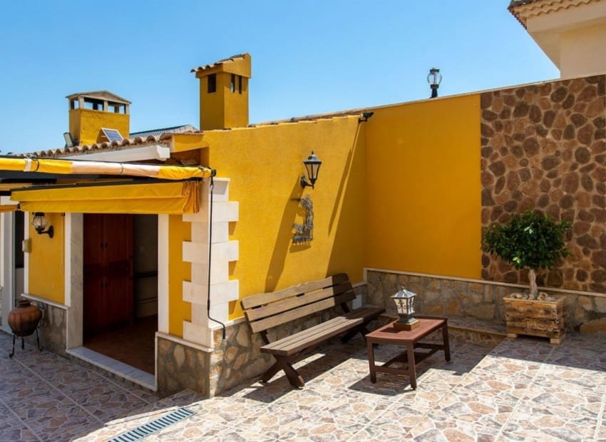 Chalet de 5 habitaciones en Orihuela en venta con piscina - 490.000 € (Ref: 9996181)