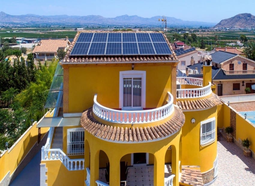 Chalet de 5 habitaciones en Orihuela en venta con piscina - 490.000 € (Ref: 9996181)