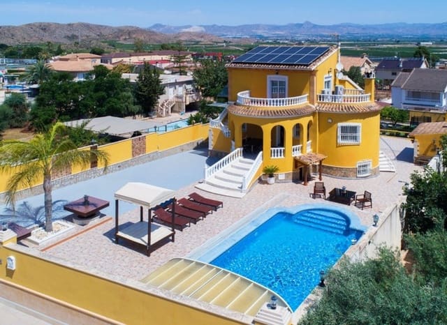 Chalet de 5 habitaciones en Orihuela ciudad, Orihuela en venta con piscina - 490.000 € (Ref: 9996181)