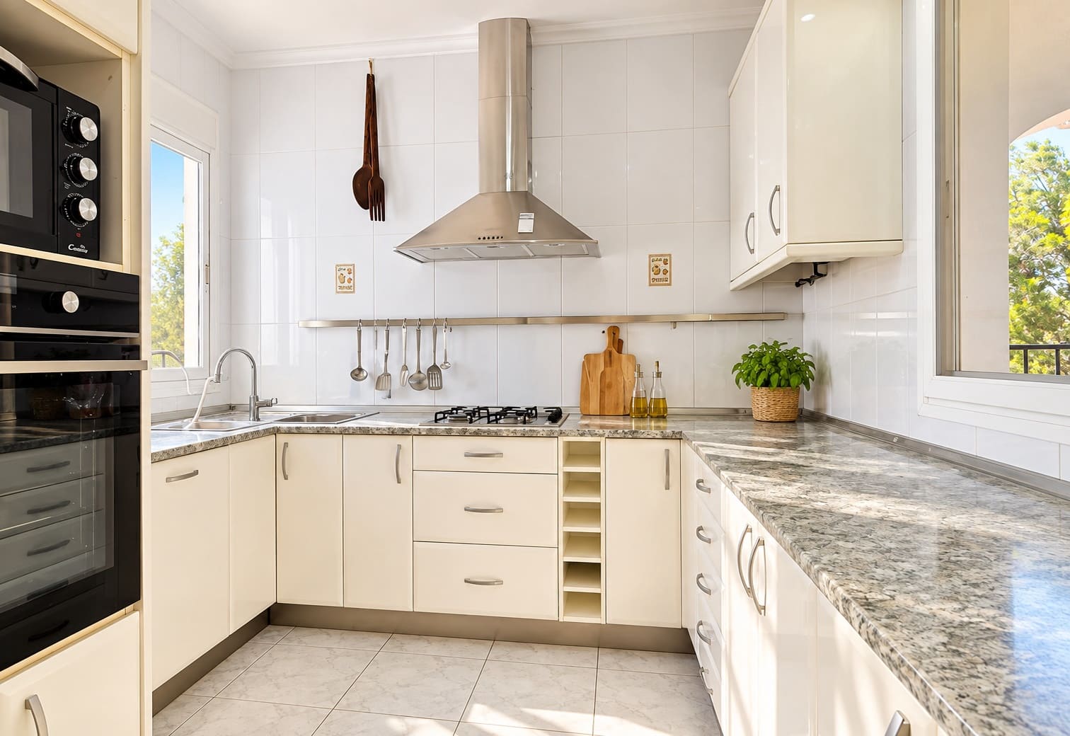 3 bedroom Villa for sale in Altea with pool garage - € 515,000 (Ref: 10153748)