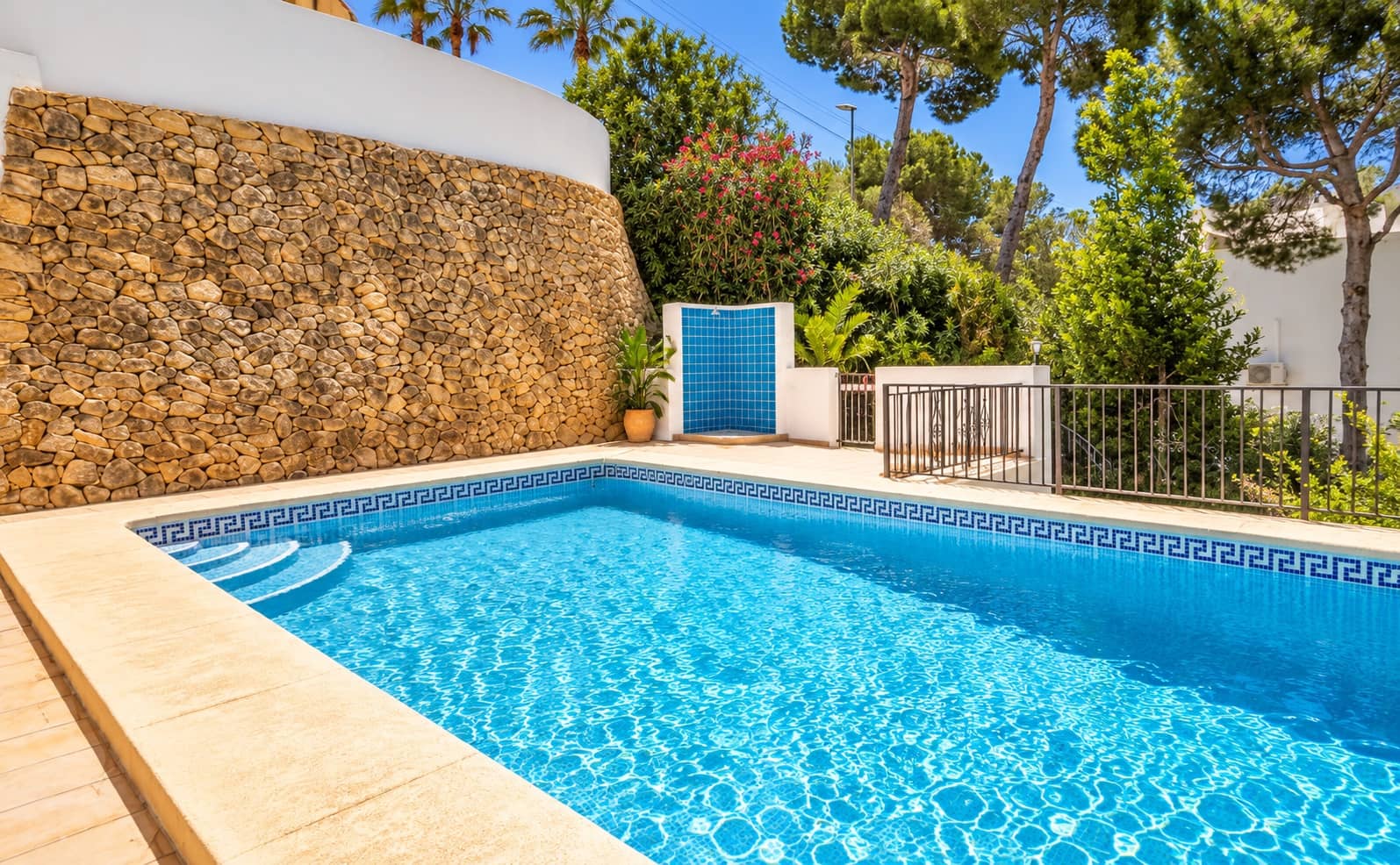 3 bedroom Villa for sale in Altea with pool garage - € 515,000 (Ref: 10153748)