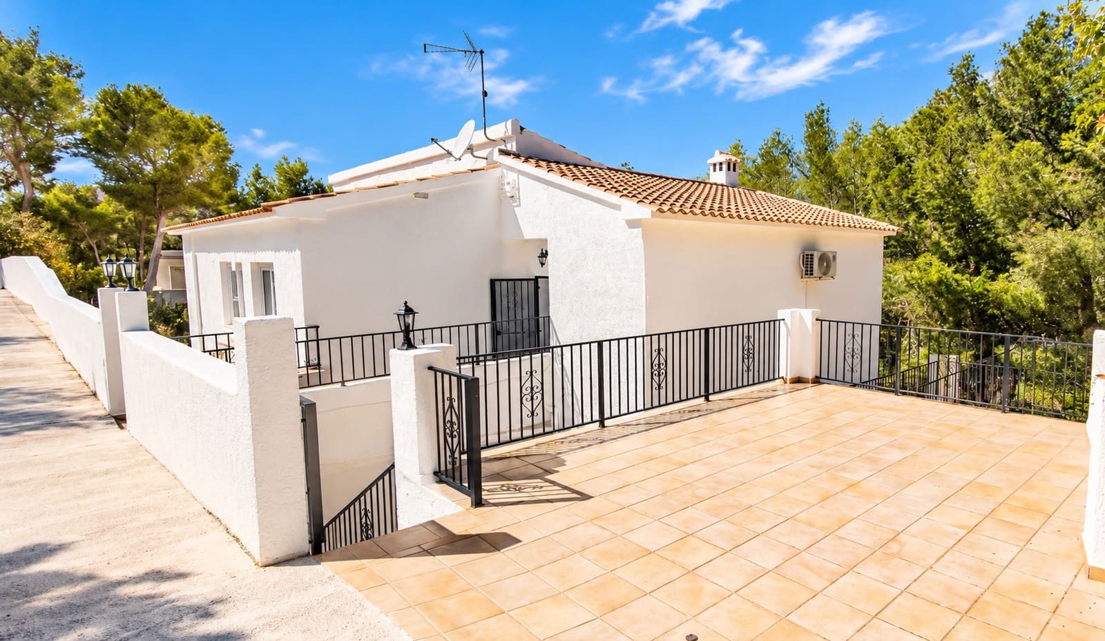 3 bedroom Villa for sale in Altea with pool garage - € 515,000 (Ref: 10153748)