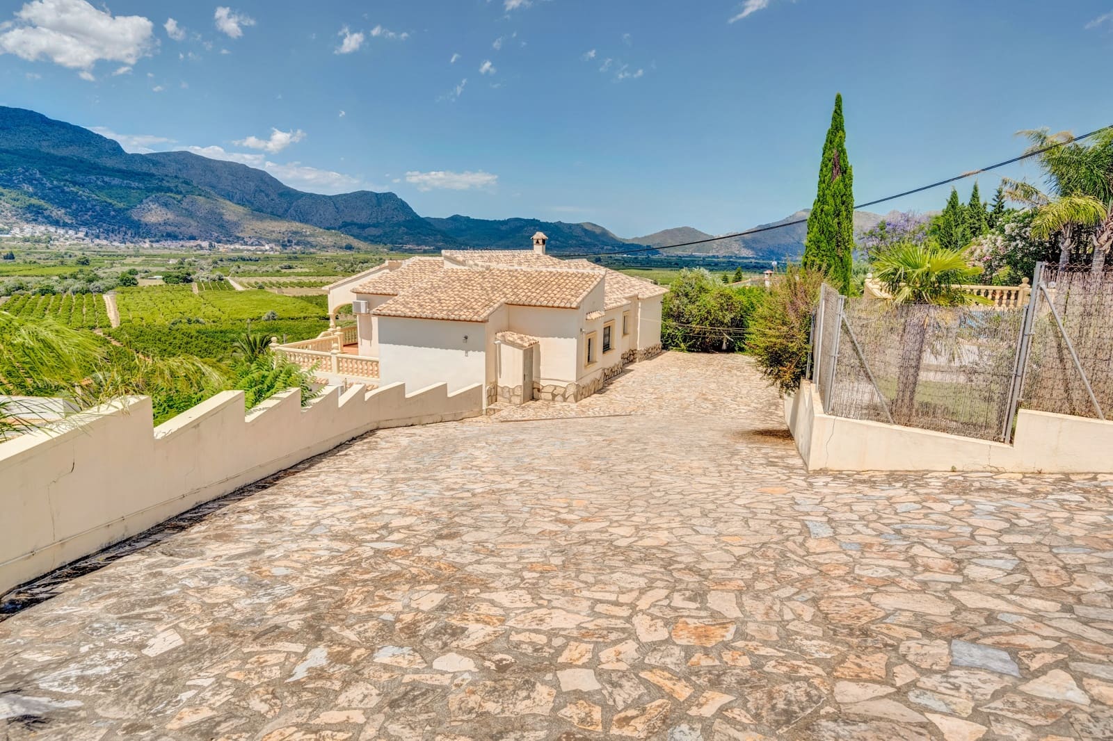 Chalet de 5 habitaciones en Orba en venta con piscina garaje - 645.000 € (Ref: 10181940)