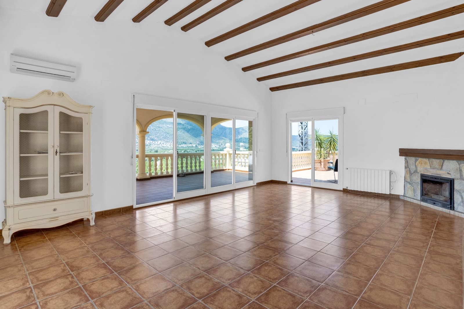 Chalet de 5 habitaciones en Orba en venta con piscina garaje - 645.000 € (Ref: 10181940)