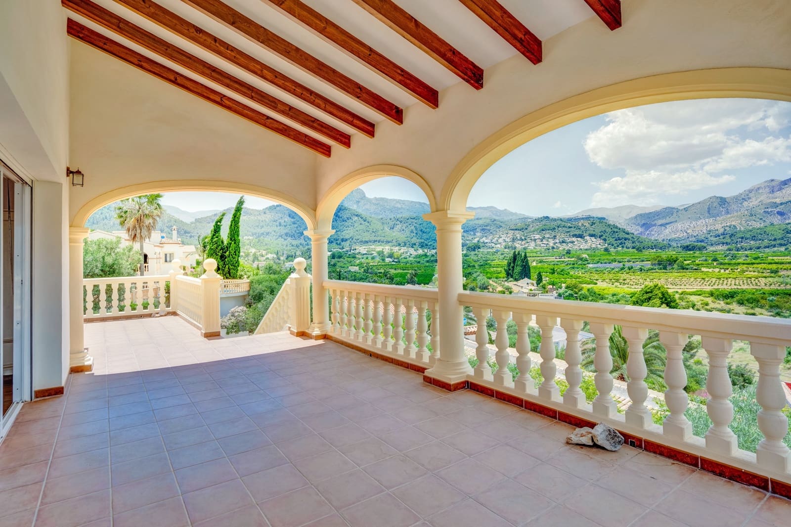 Chalet de 5 habitaciones en Orba en venta con piscina garaje - 645.000 € (Ref: 10181940)