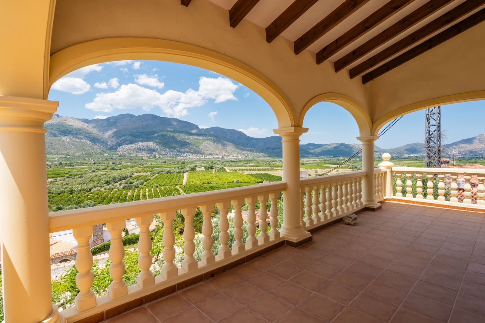 Chalet de 5 habitaciones en Orba en venta con piscina garaje - 645.000 € (Ref: 10181940)