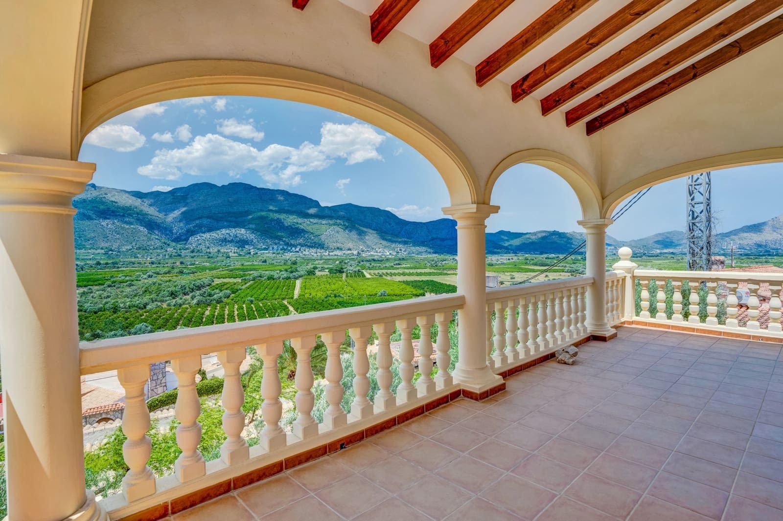 Chalet de 5 habitaciones en Orba en venta con piscina garaje - 645.000 € (Ref: 10181940)