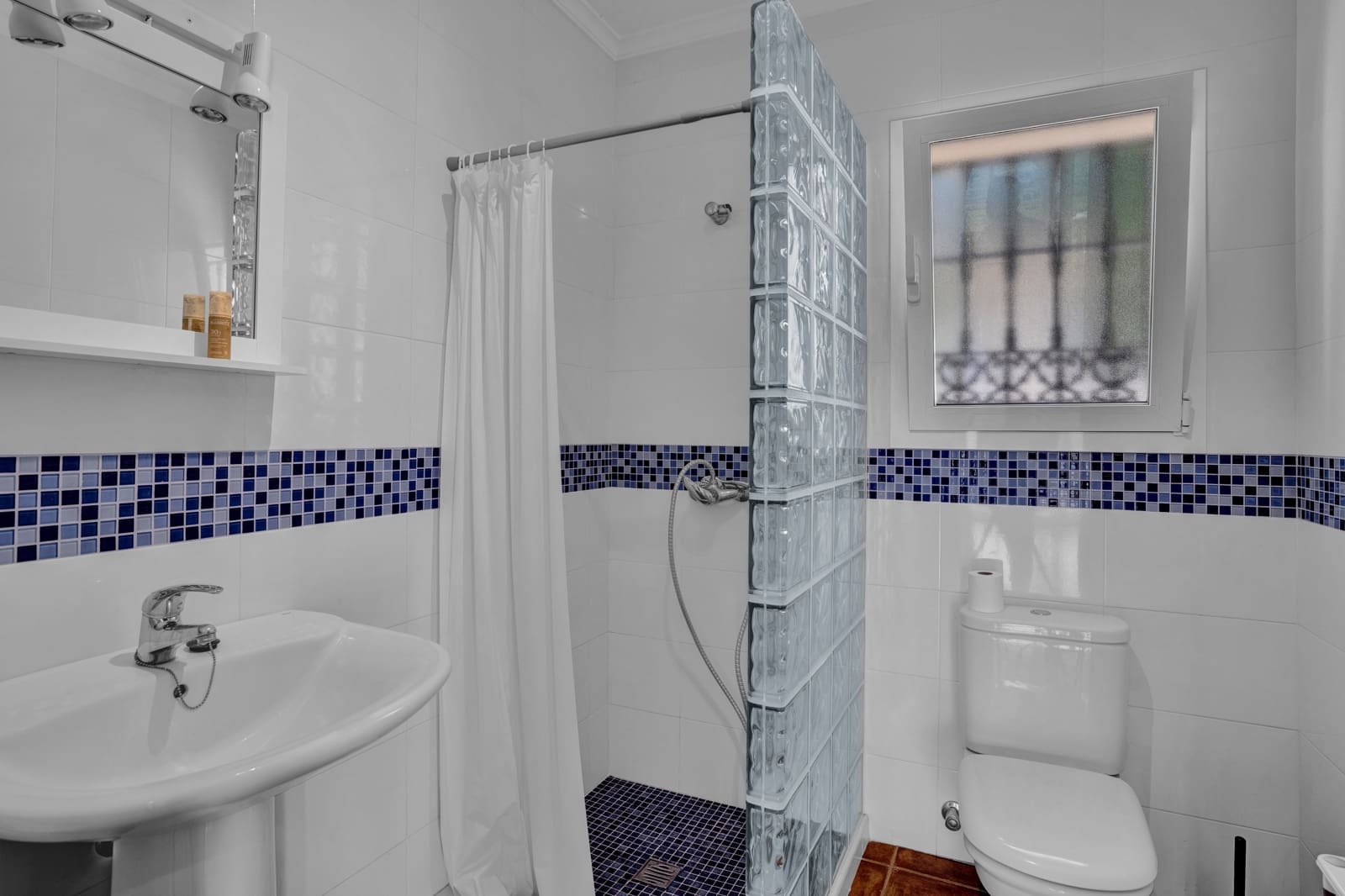 Chalet de 5 habitaciones en Orba en venta con piscina garaje - 645.000 € (Ref: 10181940)