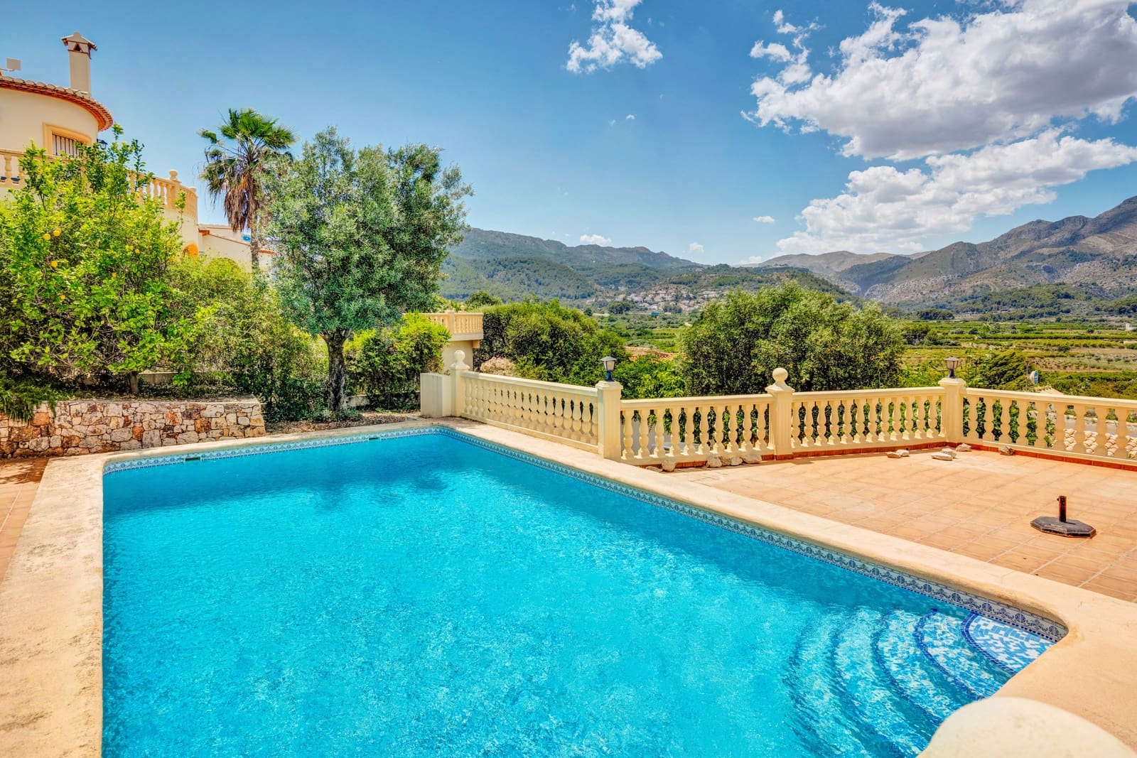 Chalet de 5 habitaciones en Orba en venta con piscina garaje - 645.000 € (Ref: 10181940)