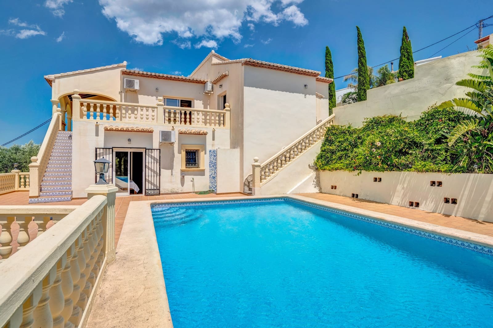 Chalet de 5 habitaciones en Orba en venta con piscina garaje - 645.000 € (Ref: 10181940)