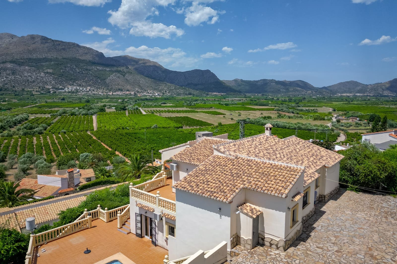 Chalet de 5 habitaciones en Orba en venta con piscina garaje - 645.000 € (Ref: 10181940)