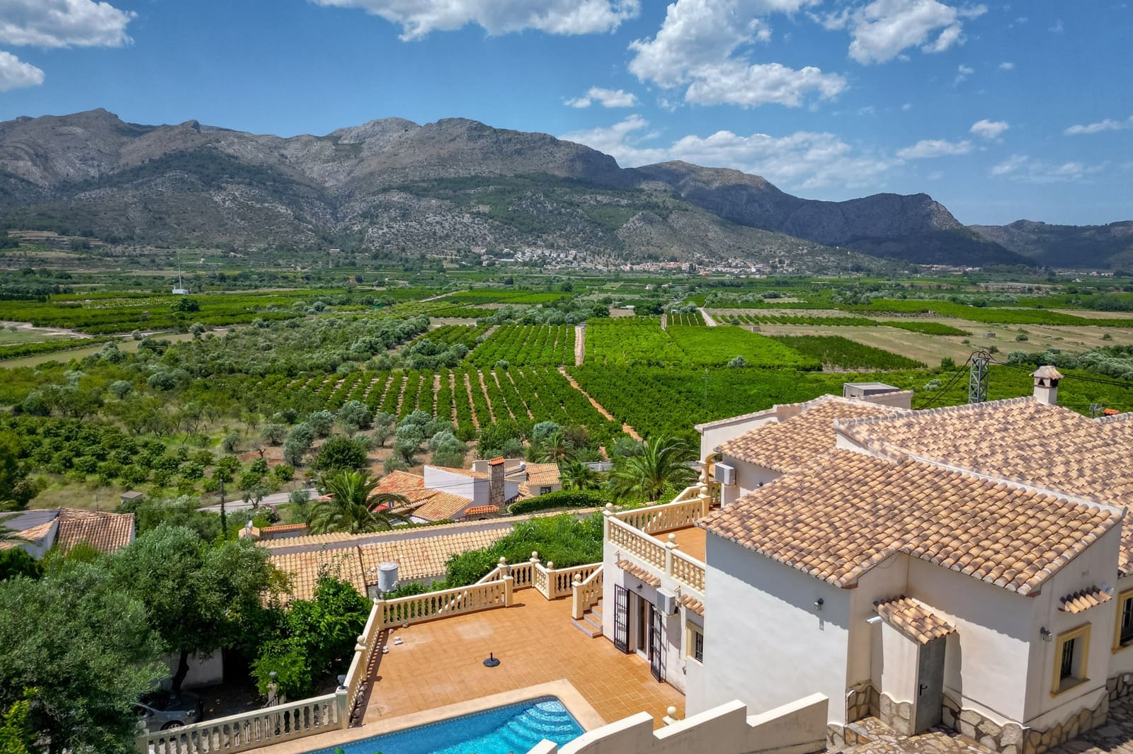 Chalet de 5 habitaciones en Orba en venta con piscina garaje - 645.000 € (Ref: 10181940)