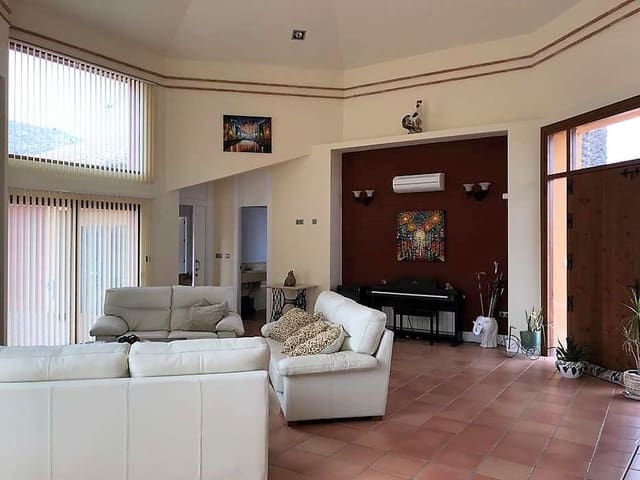 5 soveværelse Finca/Landehus til salg i Totana med swimmingpool garage - € 399.950 (Ref: 6876577)