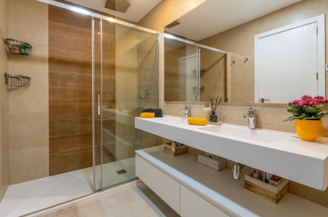 2 soverom Leilighet til salgs i Benidorm med svømmebasseng garasje - € 579 000 (Ref: 9201884)