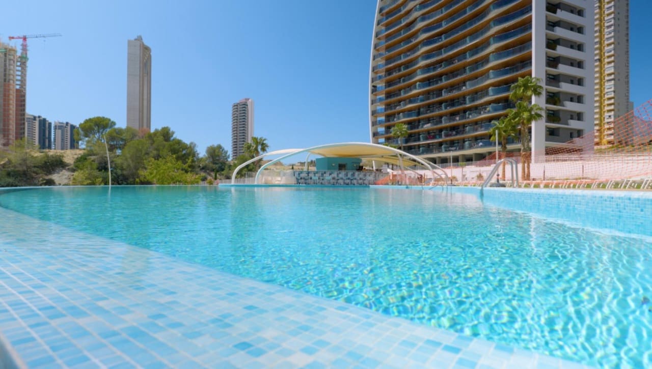 2 soverom Leilighet til salgs i Benidorm med svømmebasseng garasje - € 579 000 (Ref: 9201884)