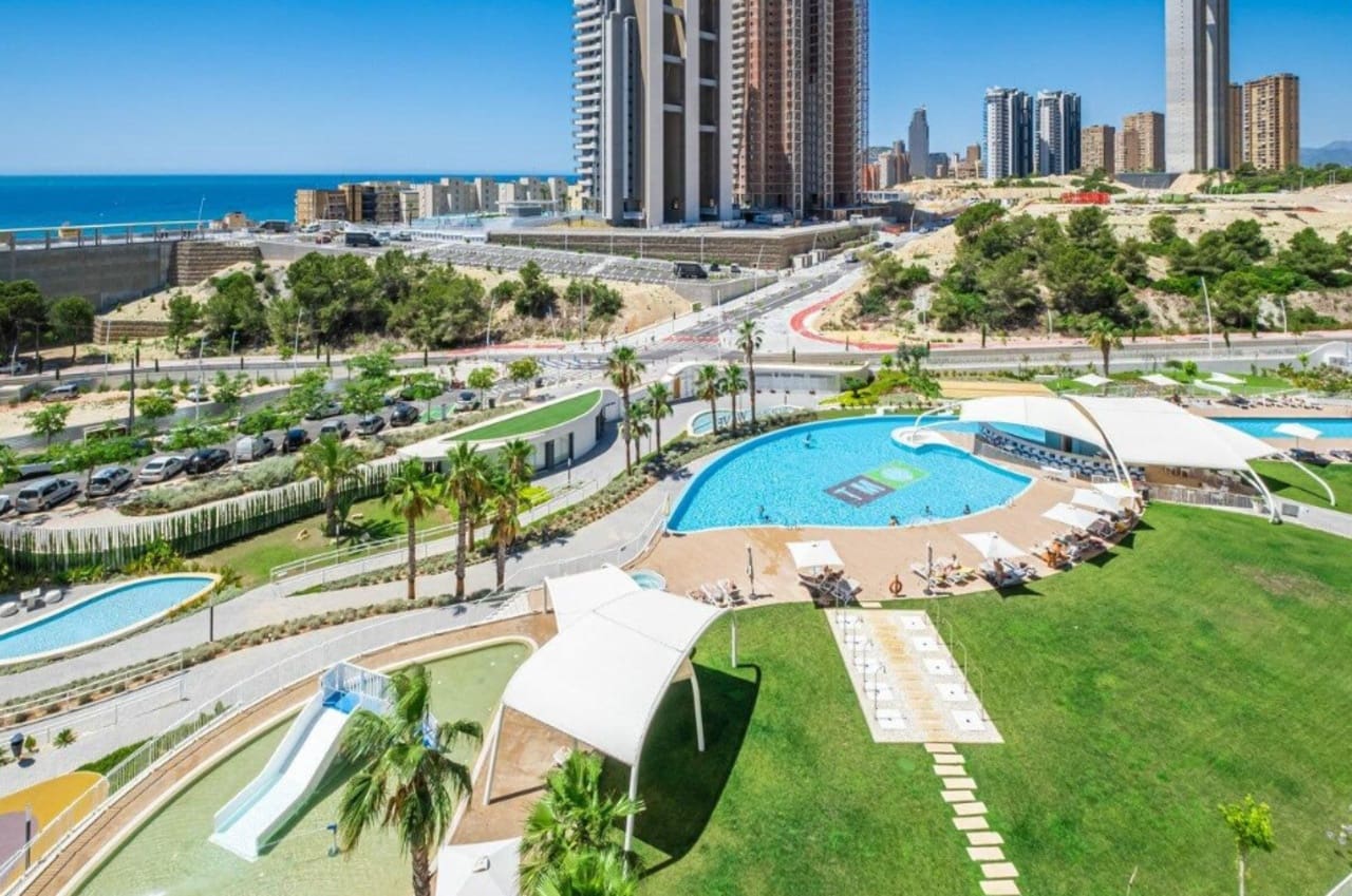 2 soverom Leilighet til salgs i Benidorm med svømmebasseng garasje - € 579 000 (Ref: 9201884)