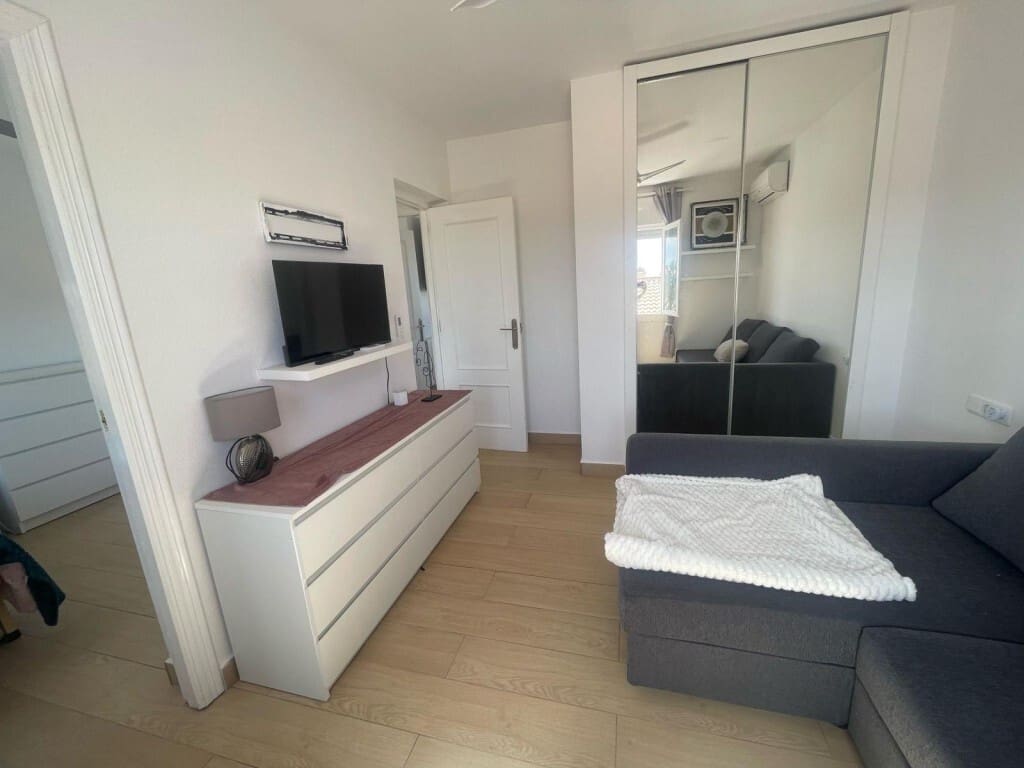 Chalet de 5 habitaciones en Playa Flamenca en venta - 349.000 € (Ref: 9235229)