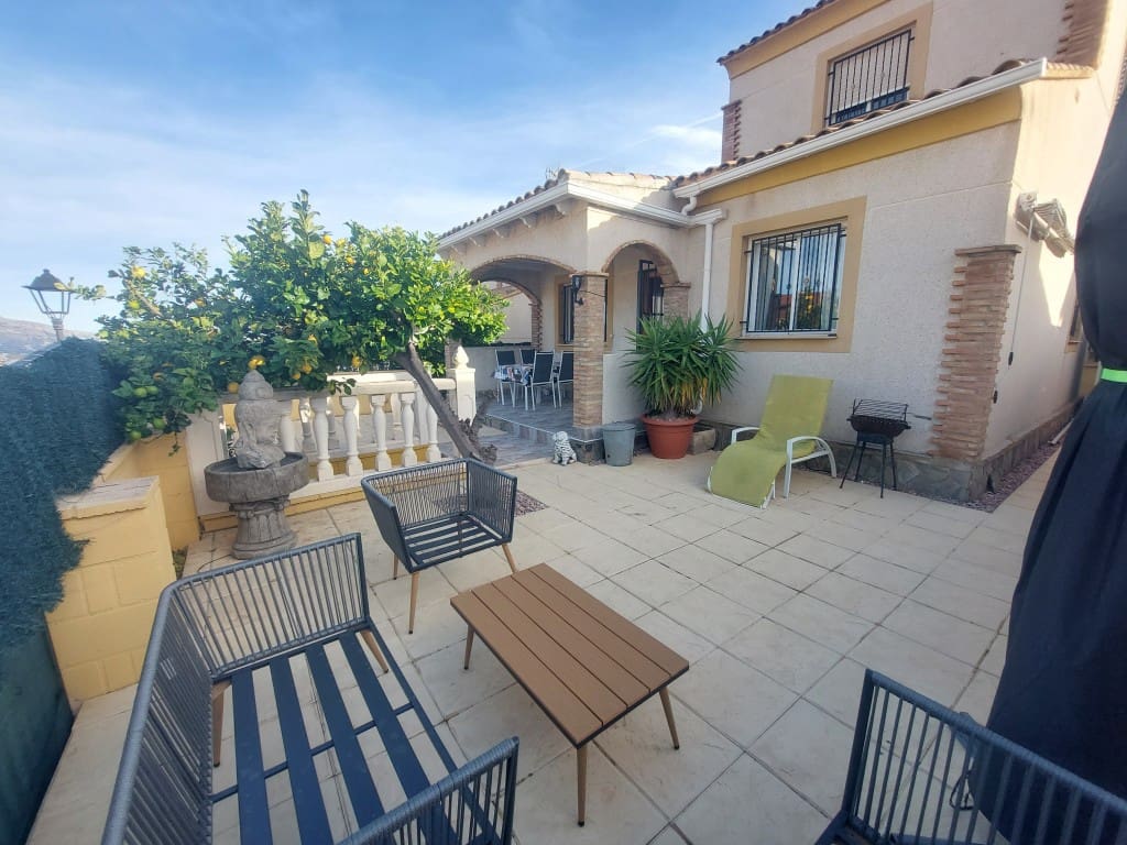 Chalet de 3 habitaciones en Polop en venta con piscina - 255.000 € (Ref: 9528479)