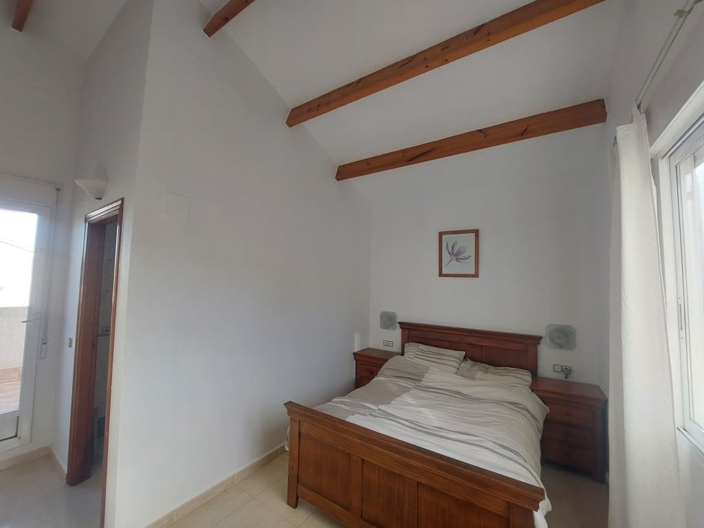 Chalet de 3 habitaciones en Polop en venta con piscina - 255.000 € (Ref: 9528479)