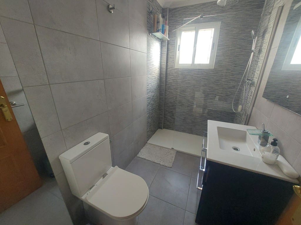 Chalet de 3 habitaciones en Polop en venta con piscina - 255.000 € (Ref: 9528479)