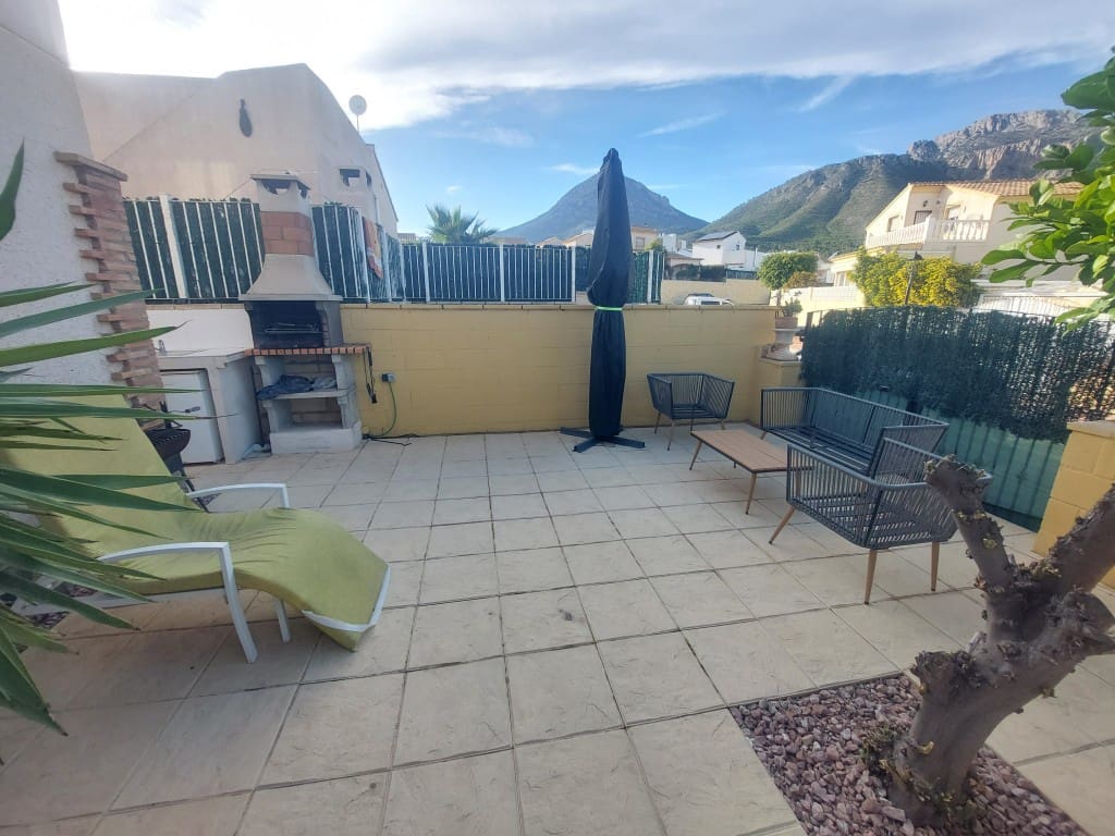 Chalet de 3 habitaciones en Polop en venta con piscina - 255.000 € (Ref: 9528479)