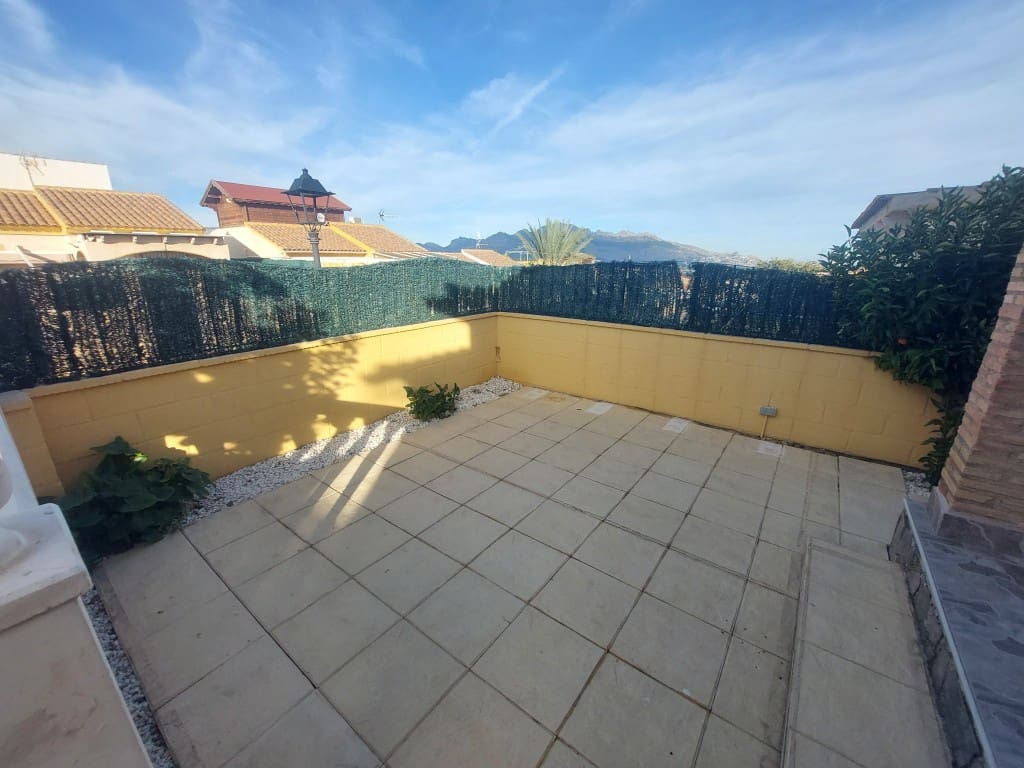 Chalet de 3 habitaciones en Polop en venta con piscina - 255.000 € (Ref: 9528479)